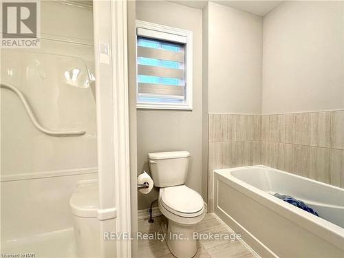 83 Hildred Street, Welland (773 - Lincoln/Crowland), ON - Indoor Photo Showing Bathroom