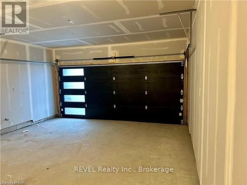 83 Hildred Street, Welland (773 - Lincoln/Crowland), ON - Indoor Photo Showing Garage