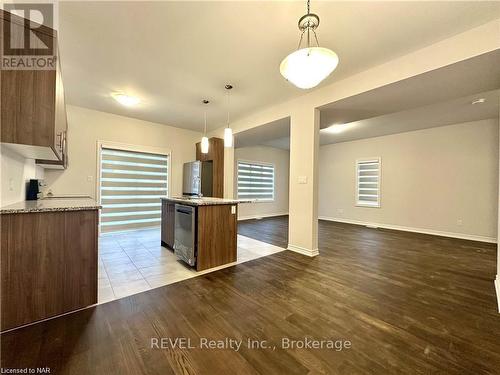 83 Hildred Street, Welland (773 - Lincoln/Crowland), ON - Indoor Photo Showing Kitchen