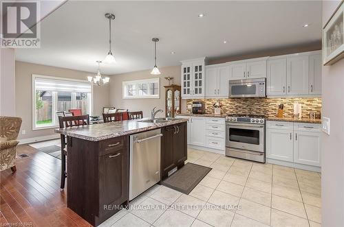 3281 Charleston Drive Drive, Fort Erie (335 - Ridgeway), ON - Indoor Photo Showing Kitchen With Double Sink