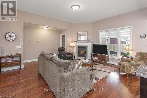 3281 Charleston Drive Drive, Fort Erie (335 - Ridgeway), ON - Indoor Photo Showing Living Room With Fireplace