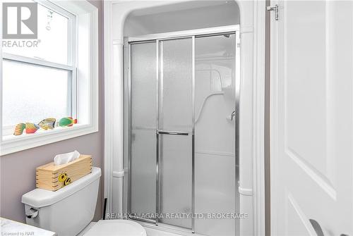 3281 Charleston Drive Drive, Fort Erie (335 - Ridgeway), ON - Indoor Photo Showing Bathroom