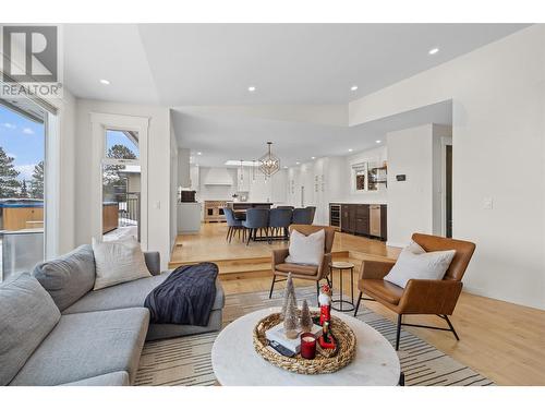 2010 High Country Boulevard, Kamloops, BC - Indoor Photo Showing Living Room