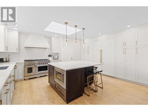 2010 High Country Boulevard, Kamloops, BC - Indoor Photo Showing Kitchen With Upgraded Kitchen