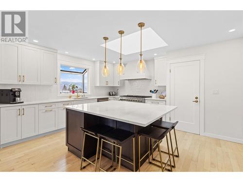 2010 High Country Boulevard, Kamloops, BC - Indoor Photo Showing Kitchen With Upgraded Kitchen