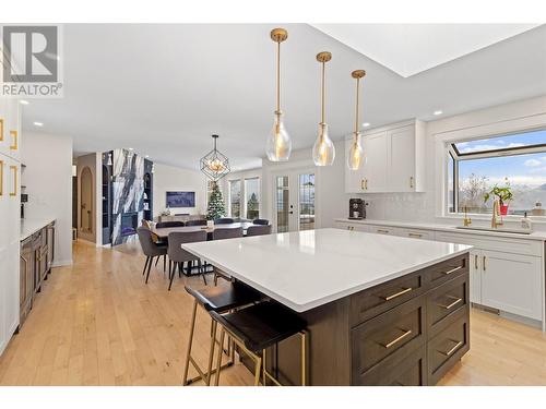 2010 High Country Boulevard, Kamloops, BC - Indoor Photo Showing Kitchen