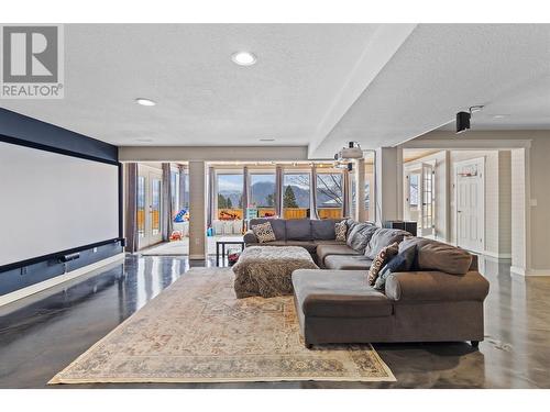 2010 High Country Boulevard, Kamloops, BC - Indoor Photo Showing Living Room