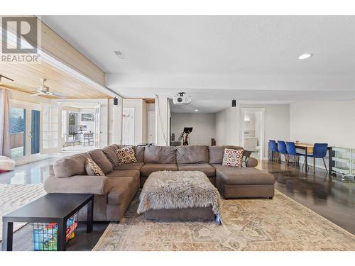 2010 High Country Boulevard, Kamloops, BC - Indoor Photo Showing Living Room