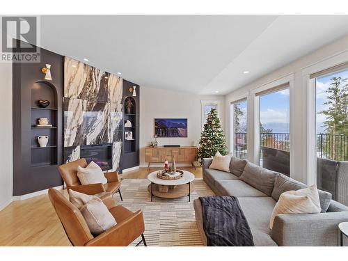 2010 High Country Boulevard, Kamloops, BC - Indoor Photo Showing Living Room