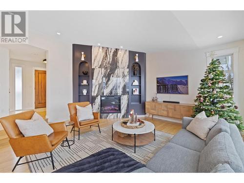 2010 High Country Boulevard, Kamloops, BC - Indoor Photo Showing Living Room