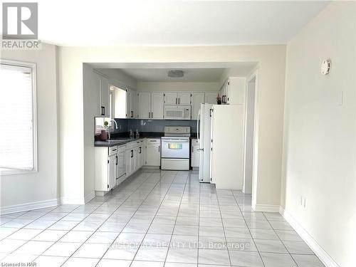 61 Barbican Trail, St. Catharines (460 - Burleigh Hill), ON - Indoor Photo Showing Kitchen