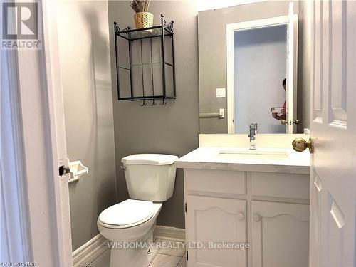 61 Barbican Trail, St. Catharines (460 - Burleigh Hill), ON - Indoor Photo Showing Bathroom