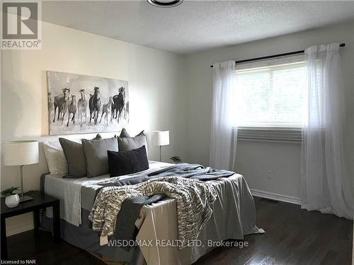 61 Barbican Trail, St. Catharines (460 - Burleigh Hill), ON - Indoor Photo Showing Bedroom