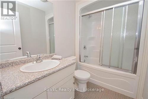 6030 Wiens Boulevard, Niagara Falls (219 - Forestview), ON - Indoor Photo Showing Bathroom