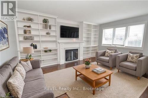 6030 Wiens Boulevard, Niagara Falls (219 - Forestview), ON - Indoor Photo Showing Living Room With Fireplace