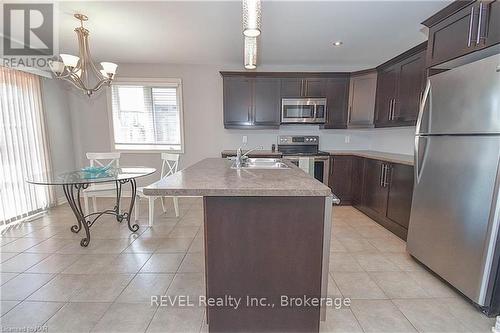 6030 Wiens Boulevard, Niagara Falls (219 - Forestview), ON - Indoor Photo Showing Kitchen With Double Sink