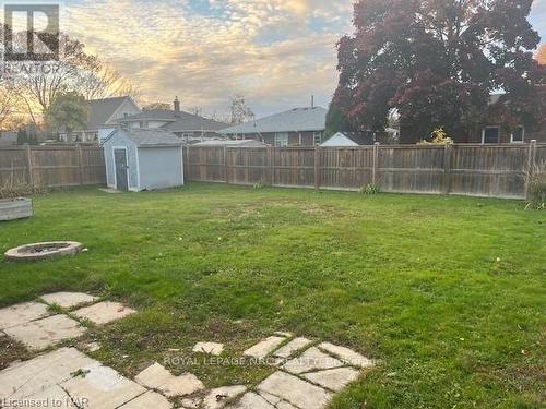 25 Coronation Boulevard, St. Catharines (453 - Grapeview), ON - Outdoor With Backyard