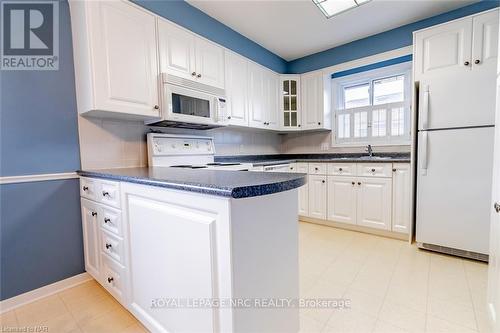 535 Alan Avenue, Welland (769 - Prince Charles), ON - Indoor Photo Showing Kitchen