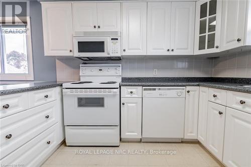 535 Alan Avenue, Welland (769 - Prince Charles), ON - Indoor Photo Showing Kitchen