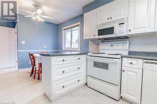 535 Alan Avenue, Welland (769 - Prince Charles), ON - Indoor Photo Showing Kitchen