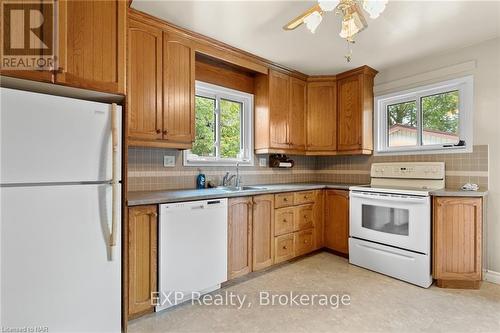 6326 Doreen Drive, Niagara Falls (212 - Morrison), ON - Indoor Photo Showing Kitchen