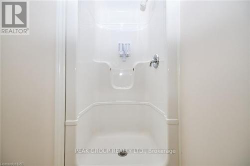 15 - 5200 Dorchester Road, Niagara Falls (212 - Morrison), ON - Indoor Photo Showing Bathroom