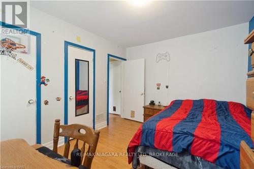 7988 Watson Street, Niagara Falls (213 - Ascot), ON - Indoor Photo Showing Bedroom