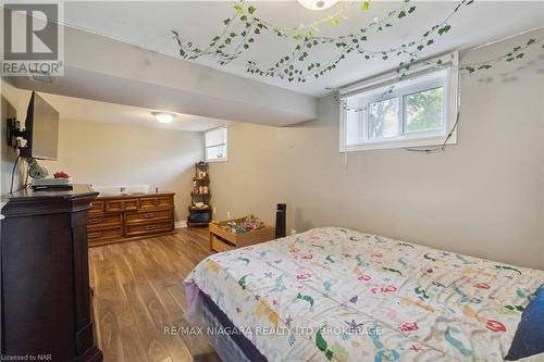 7988 Watson Street, Niagara Falls (213 - Ascot), ON - Indoor Photo Showing Bedroom