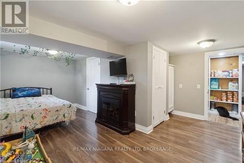 7988 Watson Street, Niagara Falls (213 - Ascot), ON - Indoor Photo Showing Bedroom