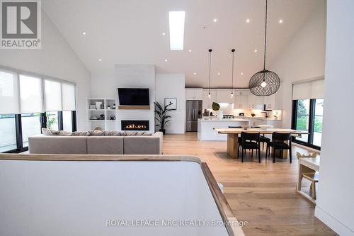 82 Ivy Crescent, Thorold (558 - Confederation Heights), ON - Indoor Photo Showing Other Room With Fireplace