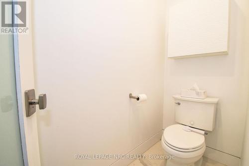 82 Ivy Crescent, Thorold (558 - Confederation Heights), ON - Indoor Photo Showing Bathroom