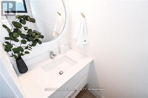 82 Ivy Crescent, Thorold (558 - Confederation Heights), ON - Indoor Photo Showing Bathroom