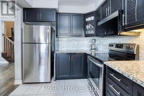 120 Watermill Street, Kitchener, ON - Indoor Photo Showing Kitchen With Upgraded Kitchen