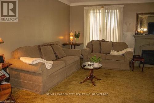 35 Mcdonagh Crescent, Thorold (558 - Confederation Heights), ON - Indoor Photo Showing Living Room