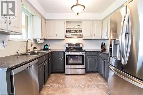 155 East West Line Road, Niagara-On-The-Lake (102 - Lakeshore), ON - Indoor Photo Showing Kitchen With Double Sink