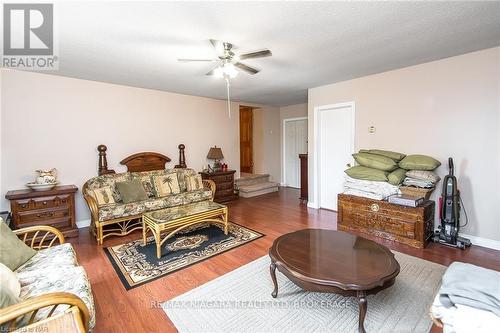 140 Lakeshore Road, Fort Erie (333 - Lakeshore), ON - Indoor Photo Showing Living Room