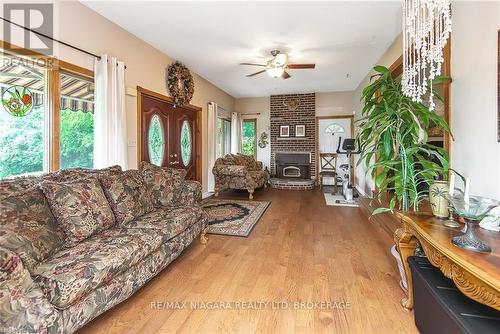 140 Lakeshore Road, Fort Erie (333 - Lakeshore), ON - Indoor Photo Showing Living Room With Fireplace