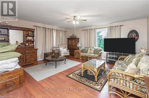 140 Lakeshore Road, Fort Erie (333 - Lakeshore), ON - Indoor Photo Showing Living Room