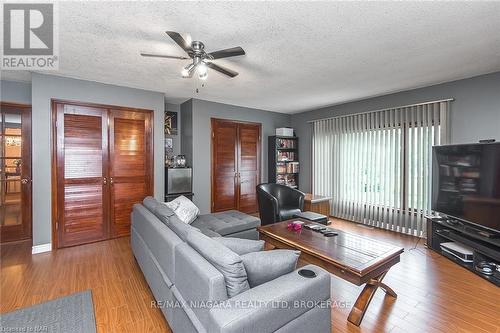 140 Lakeshore Road, Fort Erie (333 - Lakeshore), ON - Indoor Photo Showing Living Room