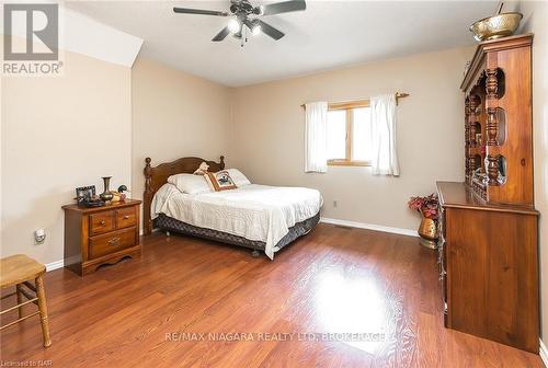 140 Lakeshore Road, Fort Erie (333 - Lakeshore), ON - Indoor Photo Showing Bedroom