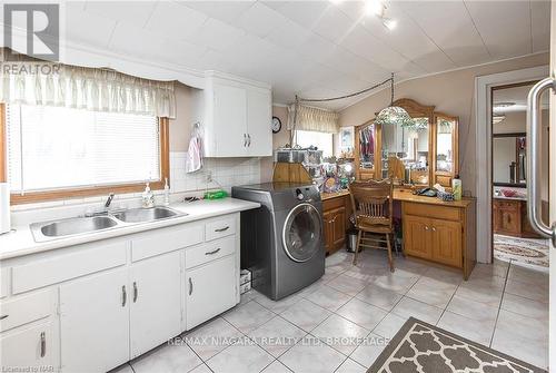 140 Lakeshore Road, Fort Erie (333 - Lakeshore), ON - Indoor Photo Showing Laundry Room