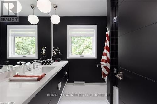 413 Queenston Road, Niagara-On-The-Lake (104 - Rural), ON - Indoor Photo Showing Bathroom