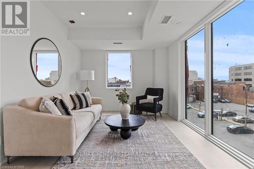 2 Bedroom - 57 Carlisle Street, St. Catharines (451 - Downtown), ON - Indoor Photo Showing Living Room