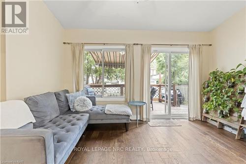 138 Balmoral Avenue N, Hamilton (Crown Point), ON - Indoor Photo Showing Living Room