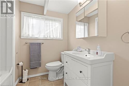 138 Balmoral Avenue N, Hamilton (Crown Point), ON - Indoor Photo Showing Bathroom