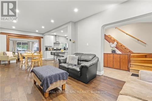 138 Balmoral Avenue N, Hamilton (Crown Point), ON - Indoor Photo Showing Living Room