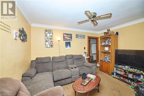 1053 Steele Street, Port Colborne (877 - Main Street), ON - Indoor Photo Showing Living Room