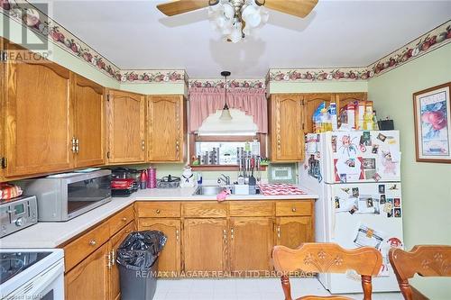 1053 Steele Street, Port Colborne (877 - Main Street), ON - Indoor Photo Showing Kitchen