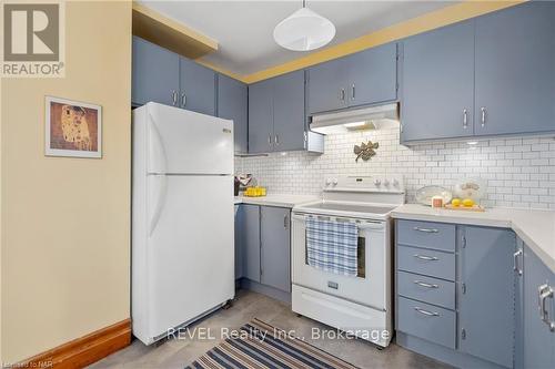 34 Tasker Street, St. Catharines (450 - E. Chester), ON - Indoor Photo Showing Kitchen