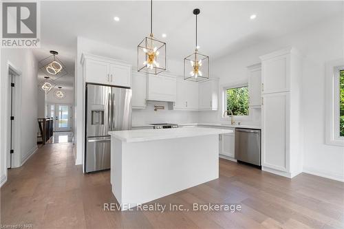 494 Vine Street, St. Catharines (442 - Vine/Linwell), ON - Indoor Photo Showing Kitchen With Upgraded Kitchen